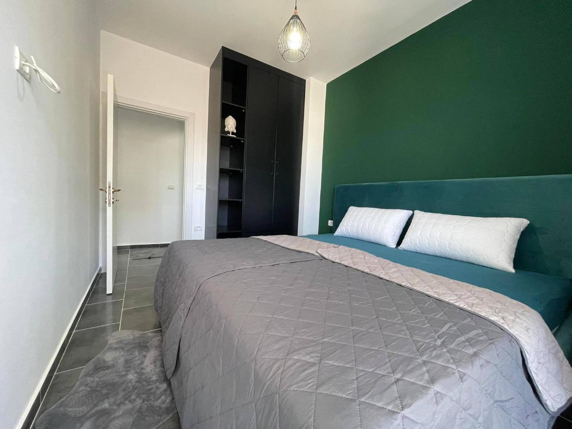 Christine Sunny Corner Apartment