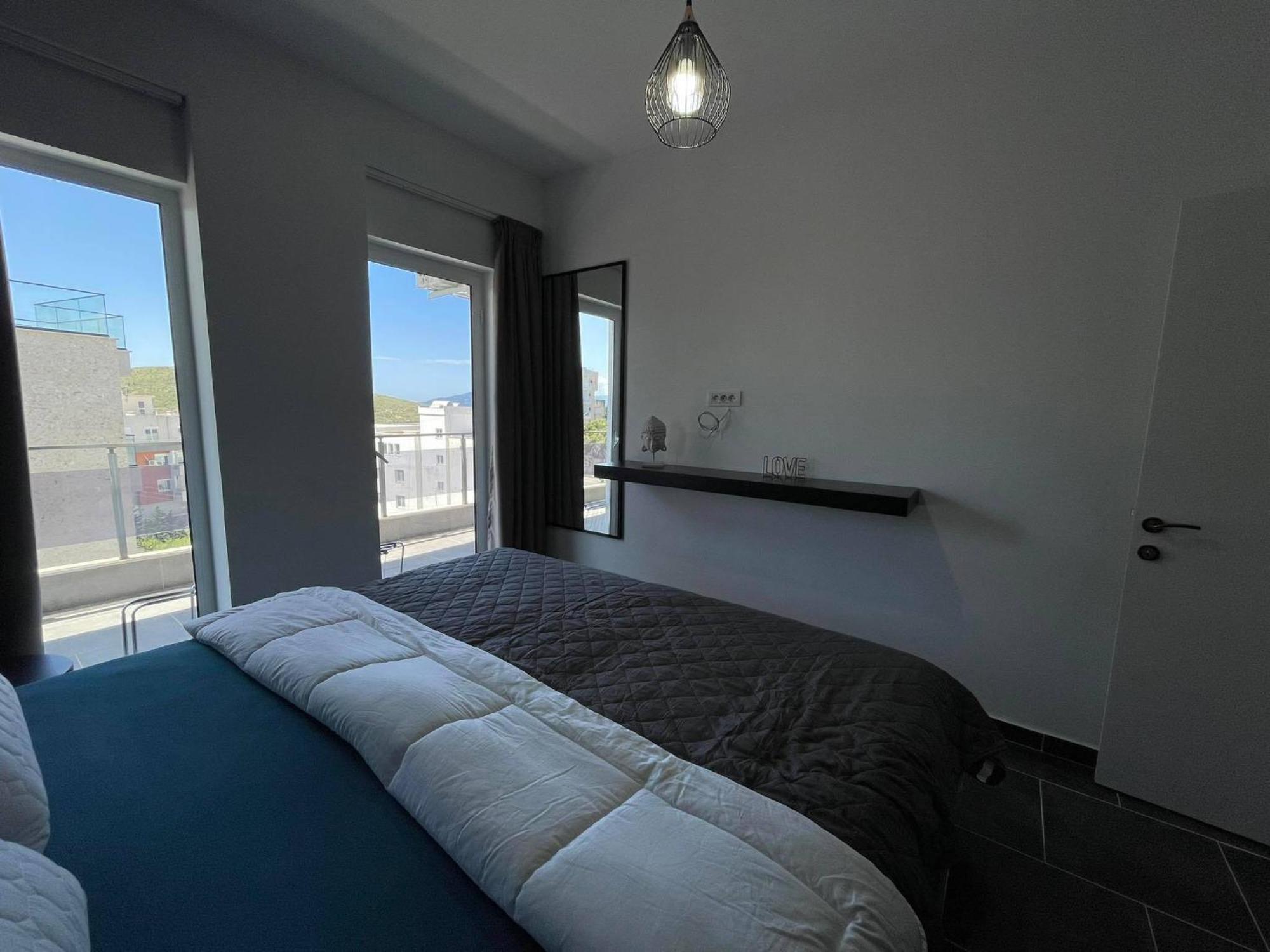 Christine Sunny Corner Apartment Sarandë
