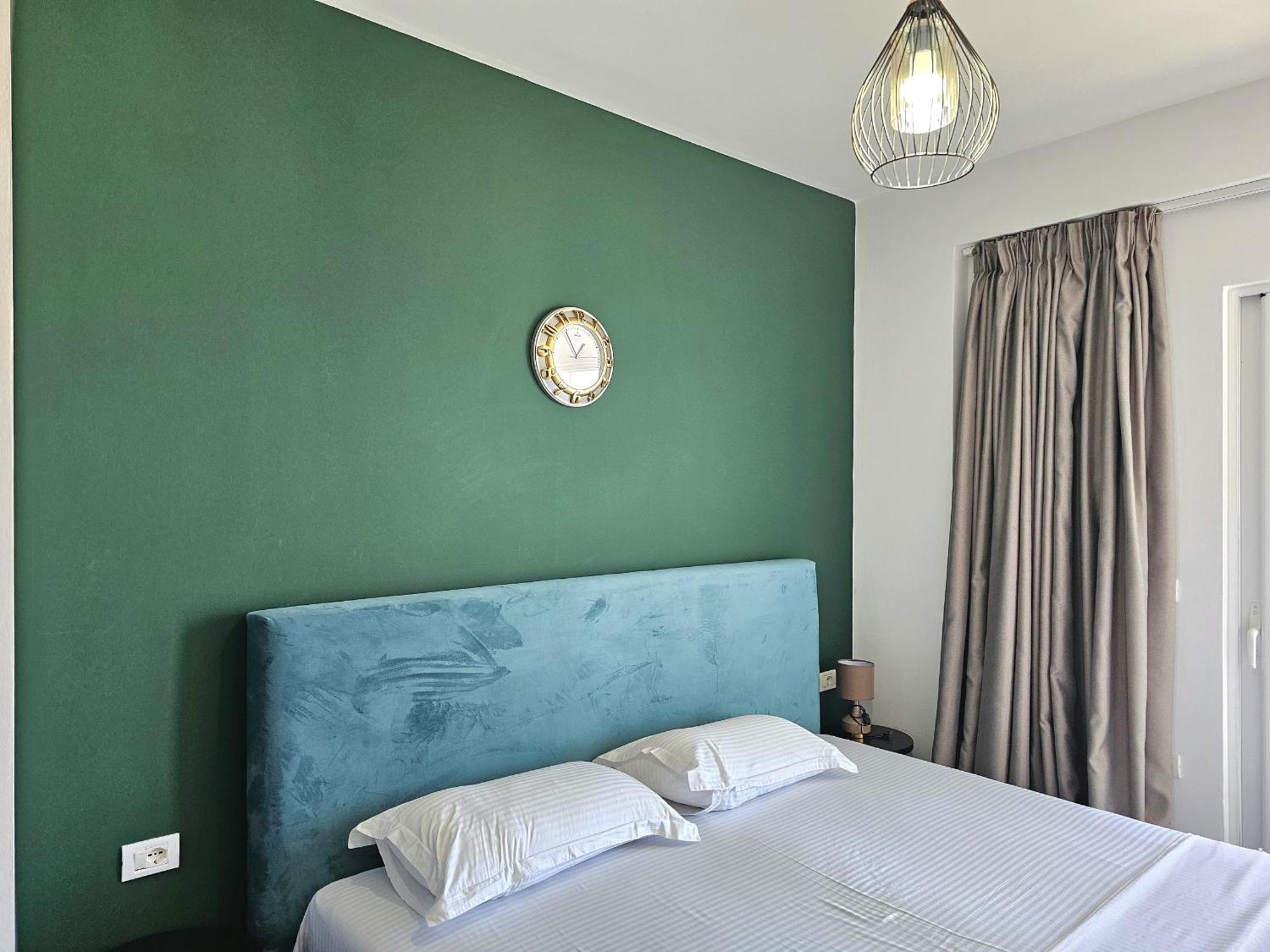 Christine Sunny Corner Apartment