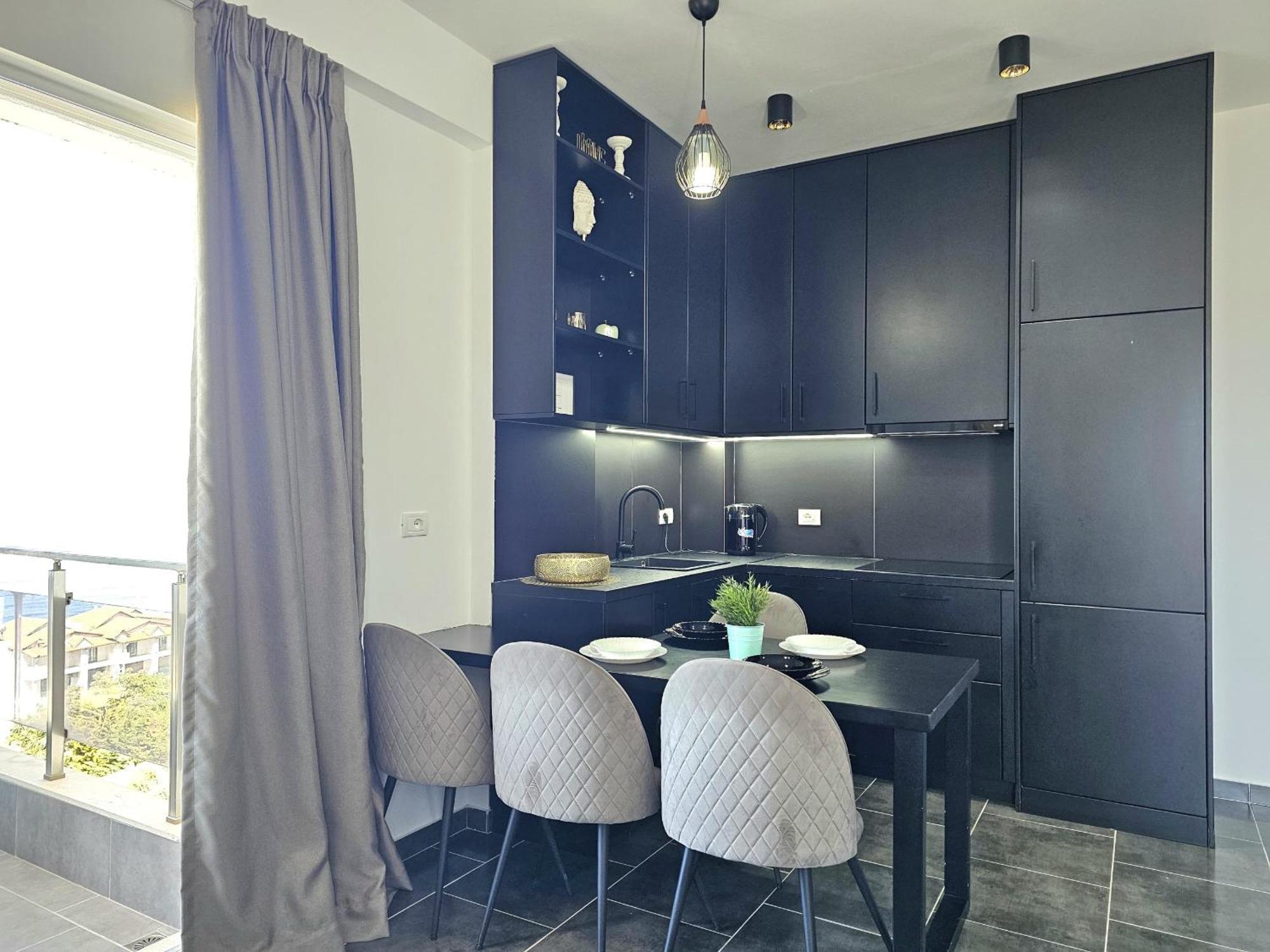Christine Sunny Corner Apartment Sarandë