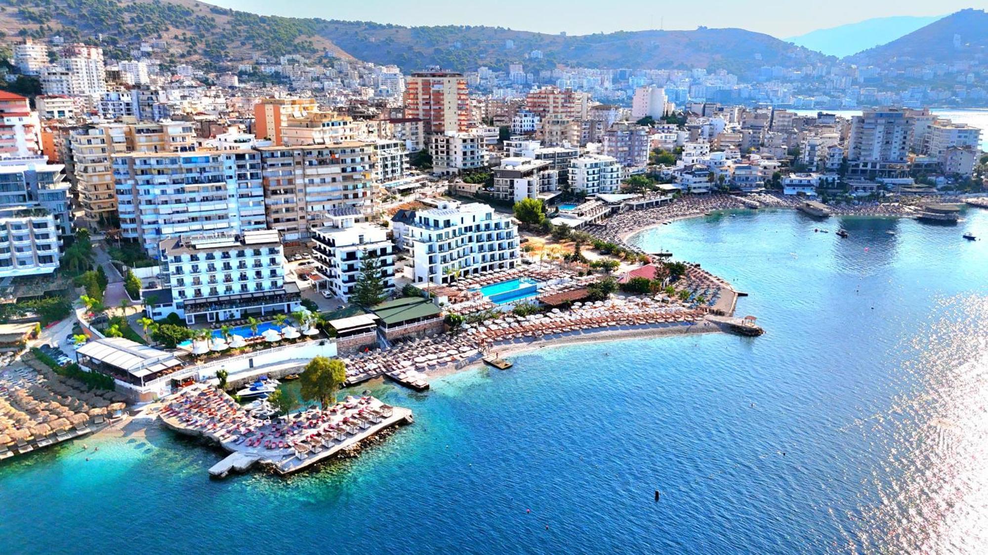 Christine Sunny Corner Sarandë